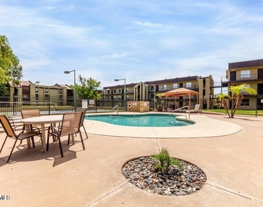 461 W Holmes Avenue - Photo Thumbnail 1