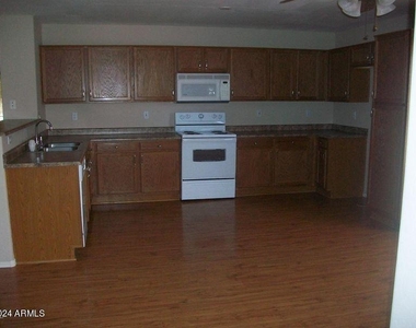 21552 N Duncan Drive - Photo Thumbnail 3