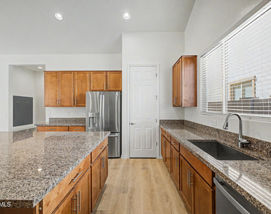 20523 W Rosewood Lane - Photo Thumbnail 14