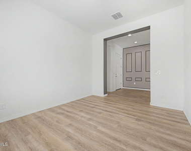 20523 W Rosewood Lane - Photo Thumbnail 31