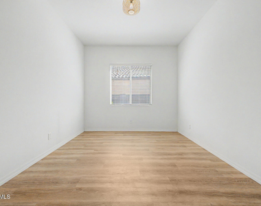 20523 W Rosewood Lane - Photo Thumbnail 28