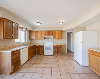 1234 W Palomino Drive - Photo Thumbnail 15