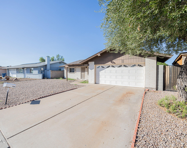 1234 W Palomino Drive - Photo Thumbnail 2