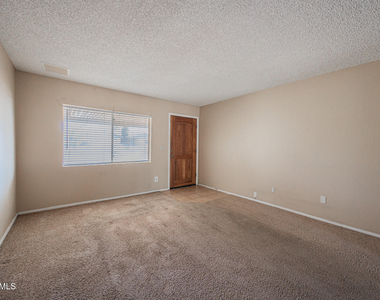 1234 W Palomino Drive - Photo Thumbnail 3