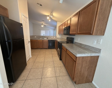 7826 S 72nd Lane - Photo Thumbnail 1