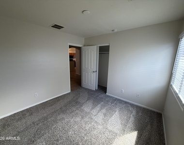 7826 S 72nd Lane - Photo Thumbnail 10