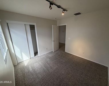 7826 S 72nd Lane - Photo Thumbnail 12