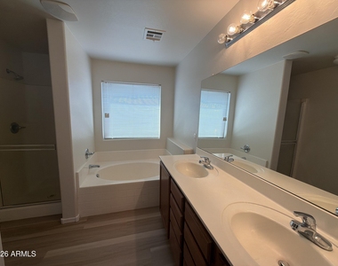 7826 S 72nd Lane - Photo Thumbnail 4