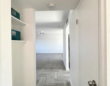 6802 S 44th Place Place - Photo Thumbnail 12