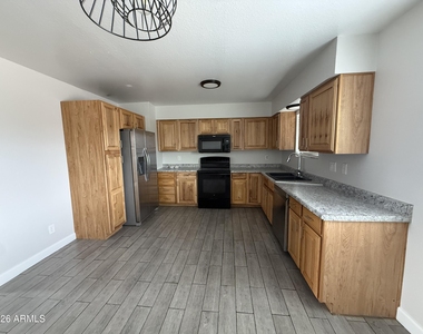 1234 W El Alba Way - Photo Thumbnail 5