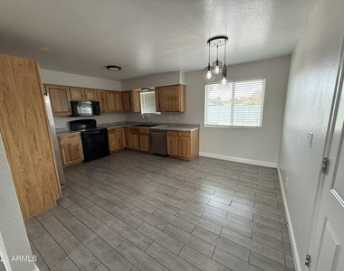 1234 W El Alba Way - Photo Thumbnail 3