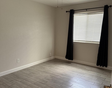 1234 W El Alba Way - Photo Thumbnail 7