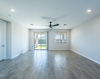 18271 W Paraiso Drive - Photo Thumbnail 6