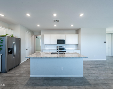 18271 W Paraiso Drive - Photo Thumbnail 2