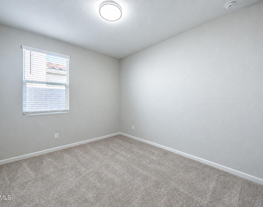 18271 W Paraiso Drive - Photo Thumbnail 15