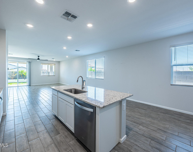 18271 W Paraiso Drive - Photo Thumbnail 3