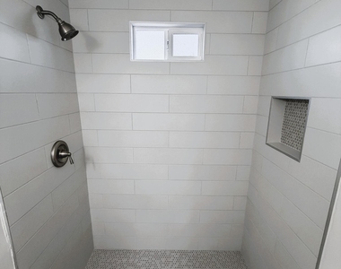 906 E Fairmount Avenue - Photo Thumbnail 11