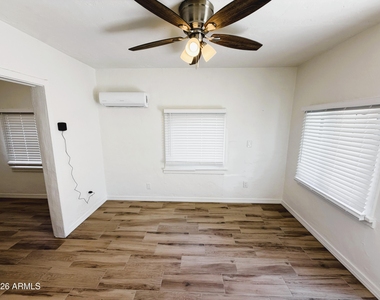 906 E Fairmount Avenue - Photo Thumbnail 3