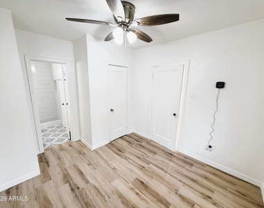906 E Fairmount Avenue - Photo Thumbnail 6