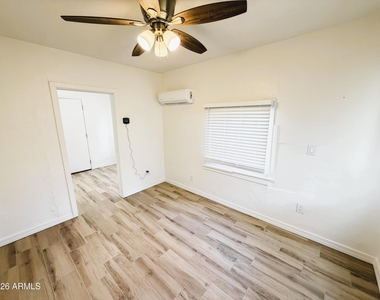 906 E Fairmount Avenue - Photo Thumbnail 2