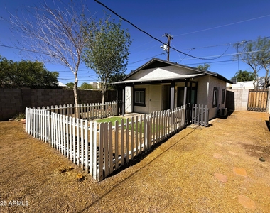 906 E Fairmount Avenue - Photo Thumbnail 1