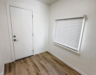 906 E Fairmount Avenue - Photo Thumbnail 14