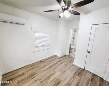 906 E Fairmount Avenue - Photo Thumbnail 8