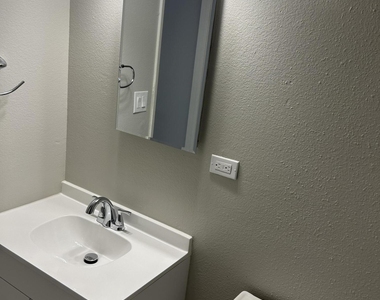2025 S Forest Avenue - Photo Thumbnail 6