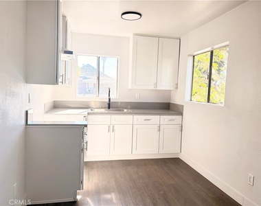 427 E 25th - Photo Thumbnail 4