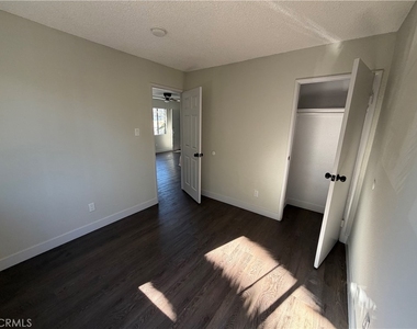 427 E 25th - Photo Thumbnail 5