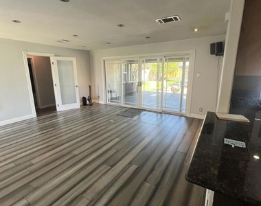 633 E G Street - Photo Thumbnail 3