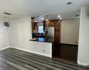 633 E G Street - Photo Thumbnail 2