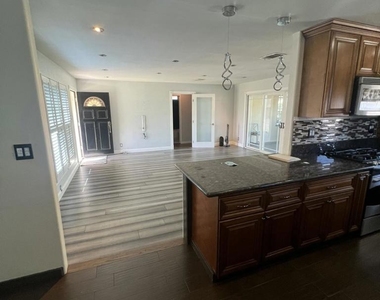 633 E G Street - Photo Thumbnail 5