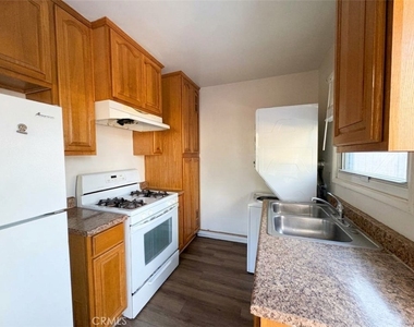 317 E Park Street - Photo Thumbnail 2