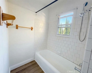 317 E Park Street - Photo Thumbnail 5