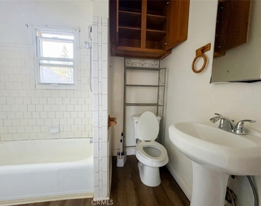 317 E Park Street - Photo Thumbnail 6