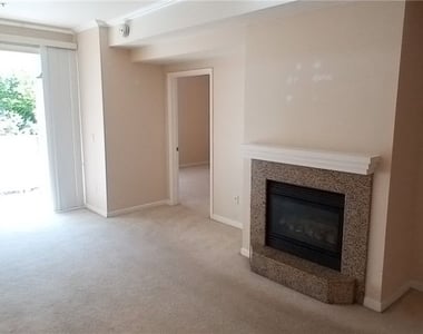 160 S Hudson - Photo Thumbnail 3