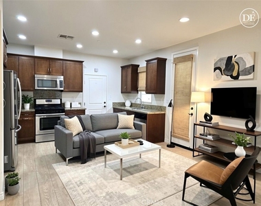 719 E Valencia - Photo Thumbnail 22