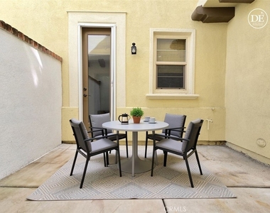 719 E Valencia - Photo Thumbnail 28