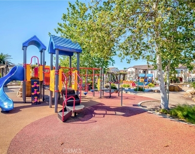 719 E Valencia - Photo Thumbnail 18
