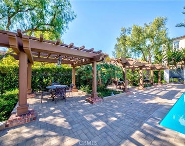 719 E Valencia - Photo Thumbnail 16