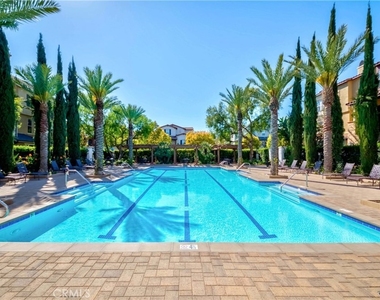719 E Valencia - Photo Thumbnail 14