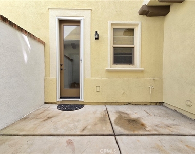 719 E Valencia - Photo Thumbnail 12
