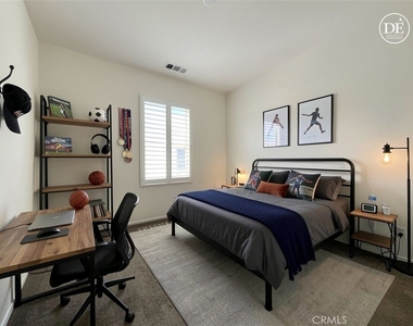 719 E Valencia - Photo Thumbnail 25