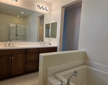 719 E Valencia - Photo Thumbnail 9