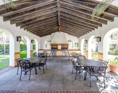 719 E Valencia - Photo Thumbnail 15
