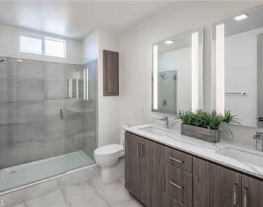 6800 Variel Avenue - Photo Thumbnail 10