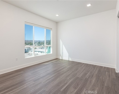 6800 Variel Avenue - Photo Thumbnail 27