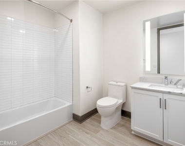 6800 Variel Avenue - Photo Thumbnail 40