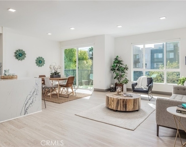 6800 Variel Avenue - Photo Thumbnail 32